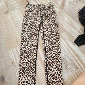 Zyia 6-8 leopard scrunchy